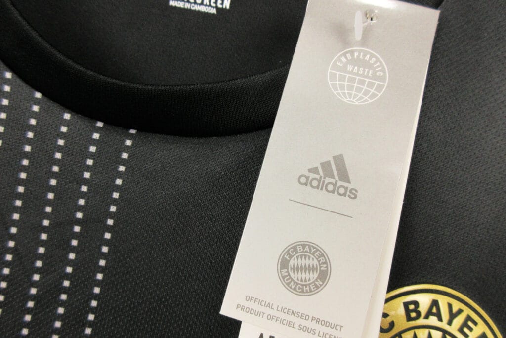 Bayern Munich 21/22 Away – Fan Version