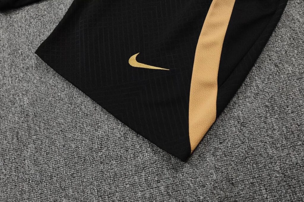 Chelsea FC 23/24 Black/Gold Training Set