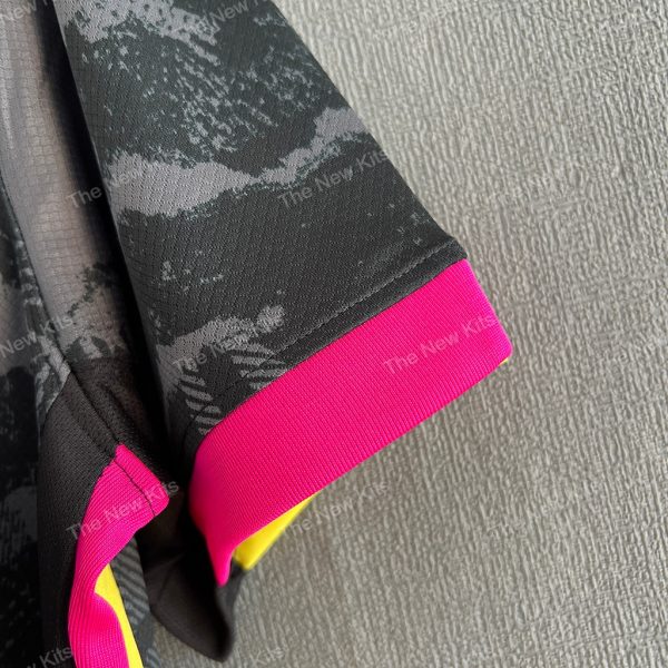 Chelsea Third (4) Chelsea Third (4)