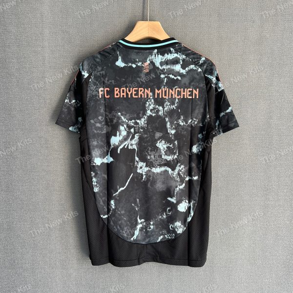 Bayern Munich Away (7) Bayern Munich Away (7)