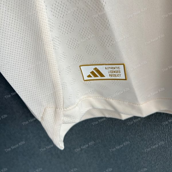 Liverpool Away Player Version (5) Liverpool Away Player Version (5)