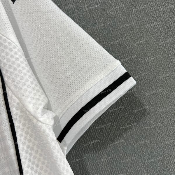 Newcastle United Home Player Version (4) Newcastle United Home Player Version (4)