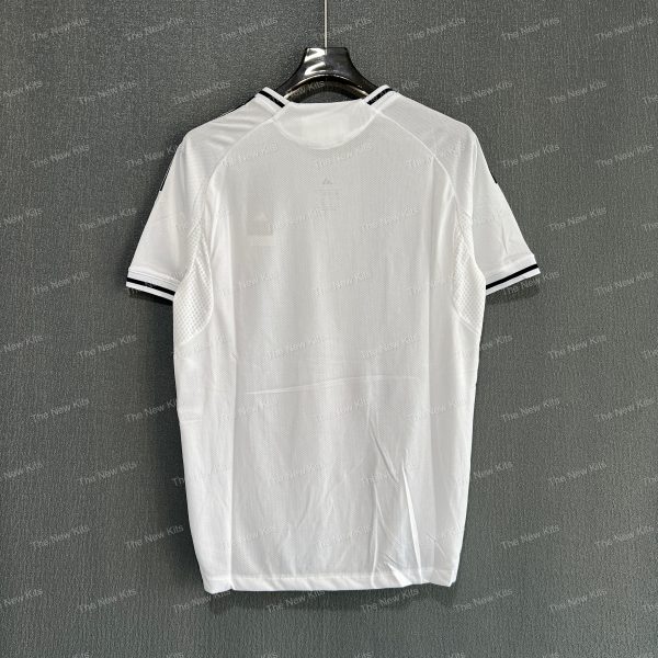 Newcastle United Home Player Version (7) Newcastle United Home Player Version (7)