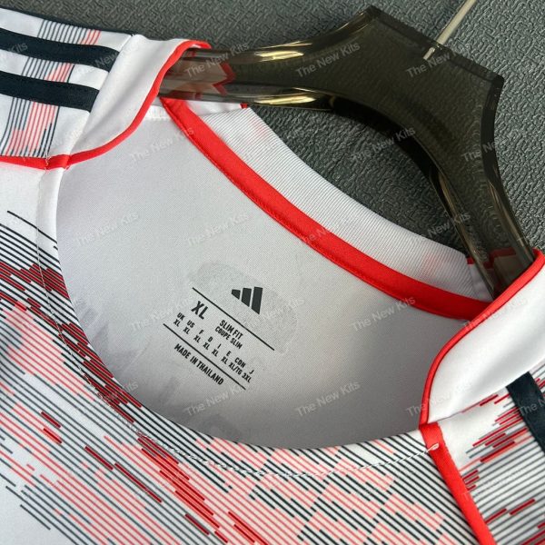 Bayern Munich Away (3) Bayern Munich Away (3)