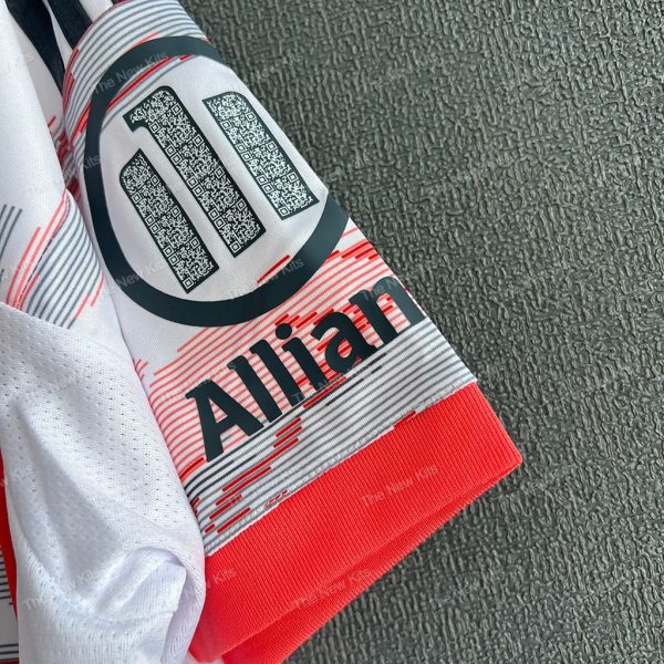 Bayern Munich Away (4) Bayern Munich Away (4)