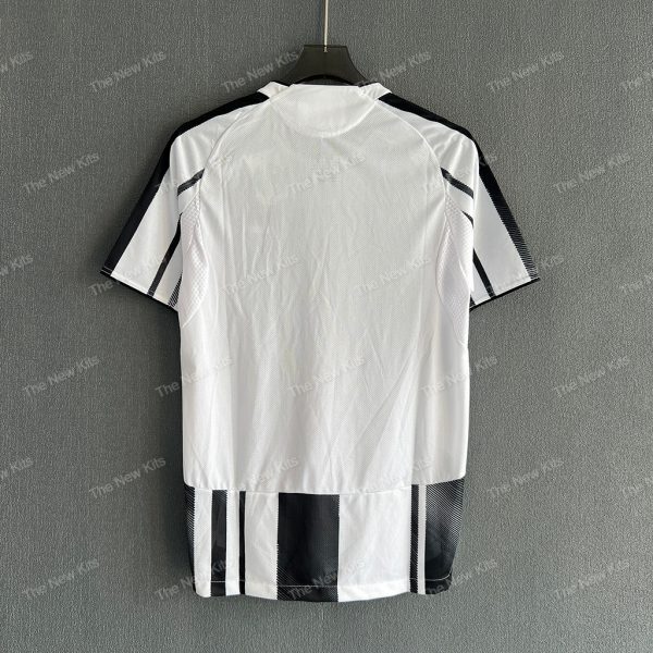 Juventus Home Player Version (7) Juventus Home Player Version (7)