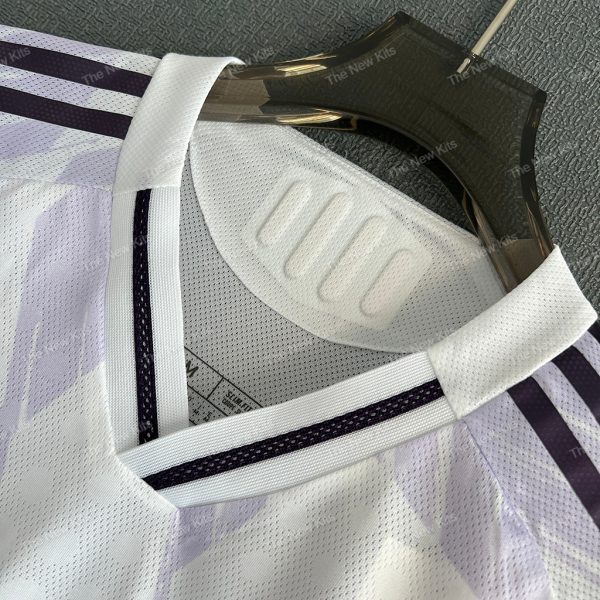 Man Utd Away Player Version (3) Man Utd Away Player Version (3)