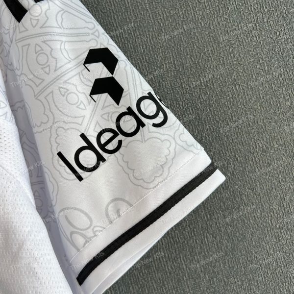 Nottingham Forest Away (4) Nottingham Forest Away (4)