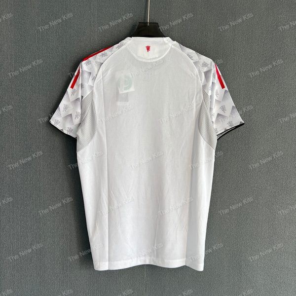 Man Utd Concept Devil White Player Version (7) Man Utd Concept Devil White Player Version (7)