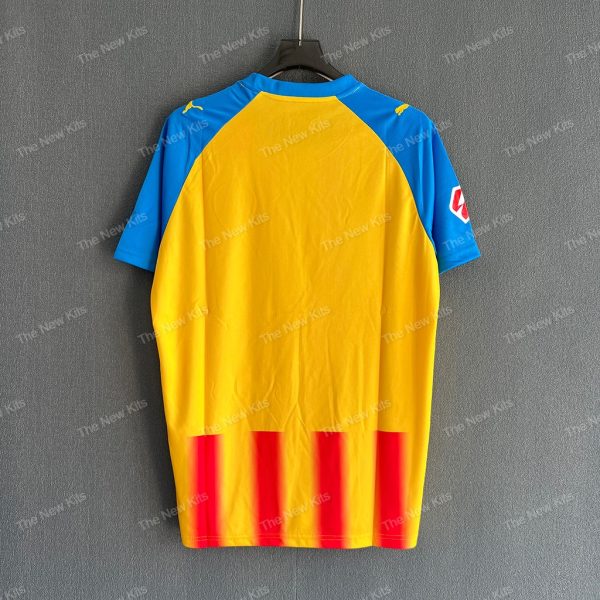 Valencia Third (7) Valencia Third (7)