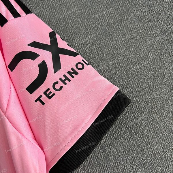 Man Utd GK Pink (4) Man Utd GK Pink (4)