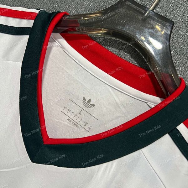 Mexico Away (3) Mexico Away (3)