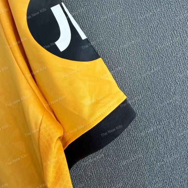 Wolverhampton Wanderers Home (4) Wolverhampton Wanderers Home (4)